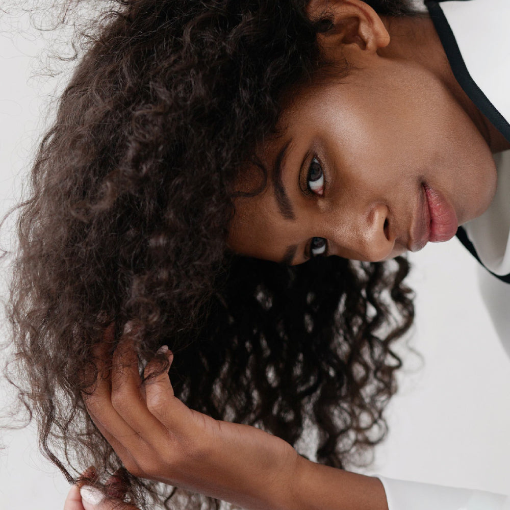 Nature’s Spot Treatment: How to Use Neem Oil for Clear, Natural Skin